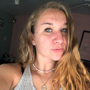 Meet your Posher, Caitlin